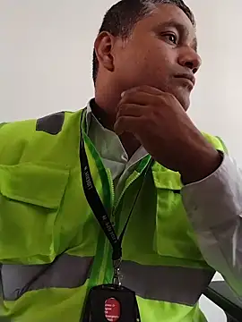 Snapshot of danigarci2307 chatting on 12-22-25, 09:01 danigarci2307 online show from 12-22-25, 09:01