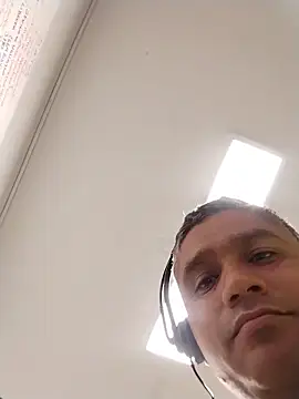 Snapshot of danigarci2307 chatting on 03-17-26, 12:48 danigarci2307 online show from 03-17-26, 12:48