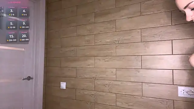 Snapshot of TianaWidell chatting on 12-15-25, 12:09 TianaWidell online show from 12-15-25, 12:09