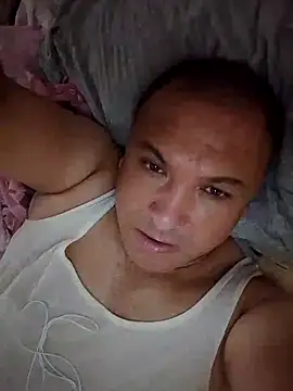 Snapshot of Hichemouer chatting on 10-02-25, 11:50 Hichemouer online show from 10-02-25, 11:50