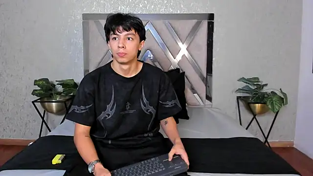 Tyler durten online show from 10-22-25, 03:07