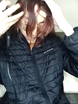 AnnieSparkle online show from 09-18-25, 12:23