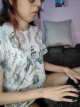 AnnieSparkle online show from 10-18-25, 03:42