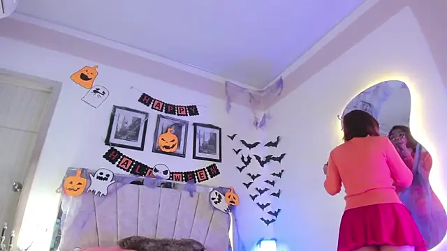 Snapshot of FuckingYoungs chatting on 10-19-25, 08:53 FuckingYoungs online show from 10-19-25, 08:53