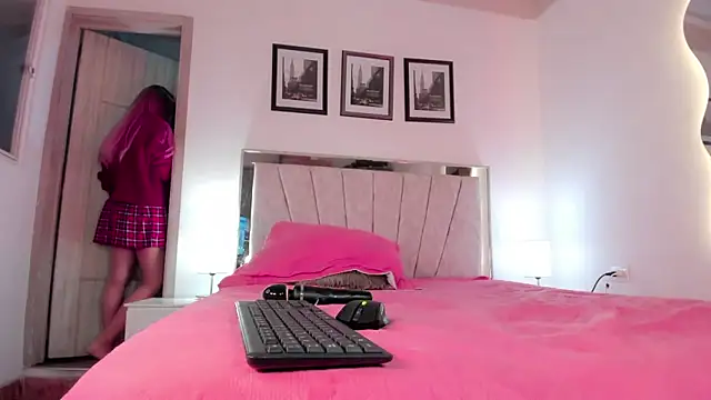 Snapshot of FuckingYoungs chatting on 11-11-25, 02:33 FuckingYoungs online show from 11-11-25, 02:33