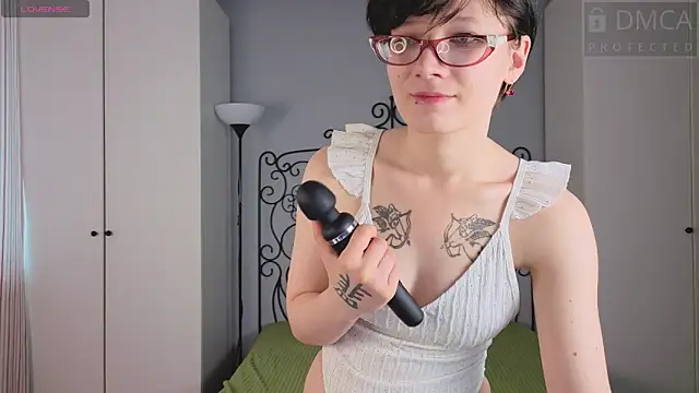 Snapshot of oliviafairy1 chatting on 09-10-25, 01:05 oliviafairy1 online show from 09-10-25, 01:05