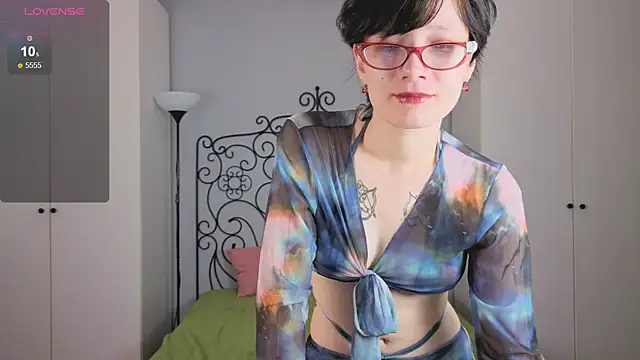 Snapshot of oliviafairy1 chatting on 09-12-25, 01:06 oliviafairy1 online show from 09-12-25, 01:06