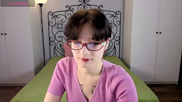 Snapshot of oliviafairy1 chatting on 09-30-25, 04:01 oliviafairy1 online show from 09-30-25, 04:01