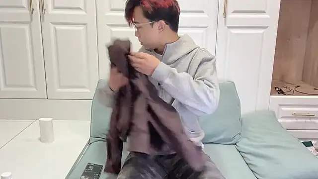 STxuguanhan online show from 10-20-25, 09:32