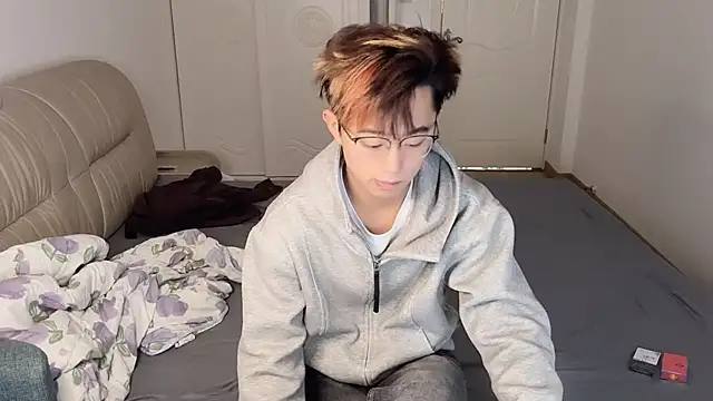 STxuguanhan online show from 12-05-25, 08:01