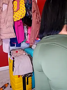 Snapshot of Filthymaddymilfy25 chatting on 12-17-25, 12:11 Filthymaddymilfy25 online show from 12-17-25, 12:11