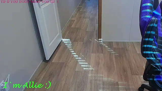 Snapshot of Allie_Kat chatting on 12-20-25, 04:25 Allie Kat online show from 12-20-25, 04:25