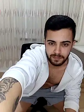 Snapshot of Ozi1910 chatting on 12-14-25, 01:33 Ozi1910 online show from 12-14-25, 01:33