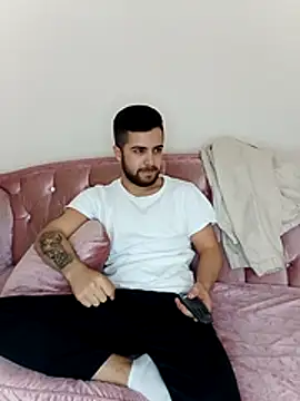 Snapshot of Ozi1910 chatting on 12-15-25, 07:12 Ozi1910 online show from 12-15-25, 07:12