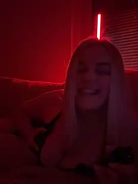 ItsLxsa online show from 04-19-26, 09:06