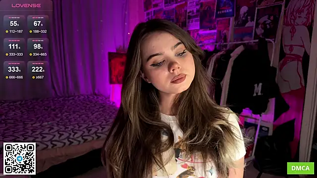 Snapshot of PinkiRay chatting on 10-18-25, 05:25 PinkiRay online show from 10-18-25, 05:25