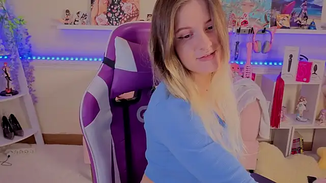 Snapshot of Sonia_Meow chatting on 11-25-25, 06:35 Sonia Meow online show from 11-25-25, 06:35