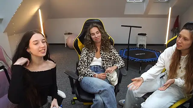 Snapshot of _Lili_054 chatting on 09-19-25, 11:11 Lili 054 online show from 09-19-25, 11:11