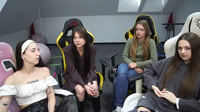 Snapshot of _Lili_054 chatting on 09-25-25, 10:30 Lili 054 online show from 09-25-25, 10:30