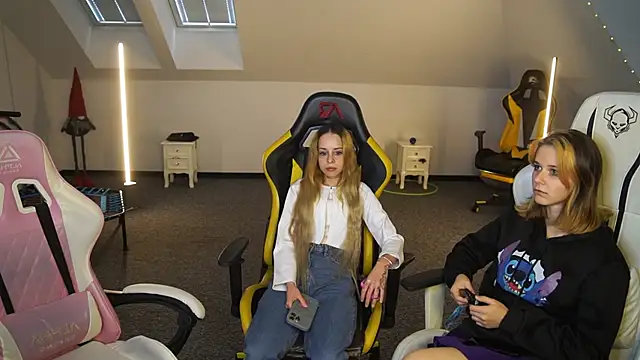 Snapshot of _Lili_054 chatting on 09-30-25, 10:42 Lili 054 online show from 09-30-25, 10:42