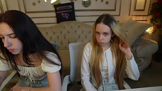 Snapshot of _Lili_054 chatting on 10-29-25, 11:34 Lili 054 online show from 10-29-25, 11:34