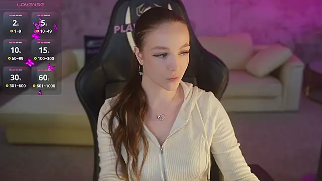 Snapshot of Ella_054 chatting on 02-11-26, 11:43 Ella 054 online show from 02-11-26, 11:43