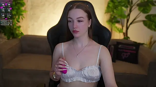 Snapshot of Ella_054 chatting on 02-22-26, 09:02 Ella 054 online show from 02-22-26, 09:02