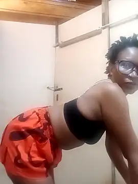 Snapshot of SexyBootie chatting on 11-23-25, 03:45 SexyBootie online show from 11-23-25, 03:45