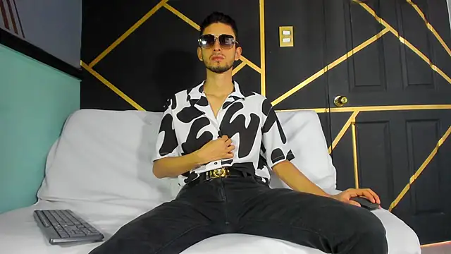logan rogers  online show from 09-13-25, 01:55