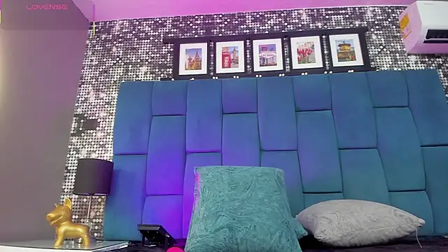 Snapshot of lux_bitchx chatting on 10-15-25, 03:17 lux bitchx online show from 10-15-25, 03:17