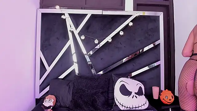 natsumiht online show from 10-28-25, 05:11