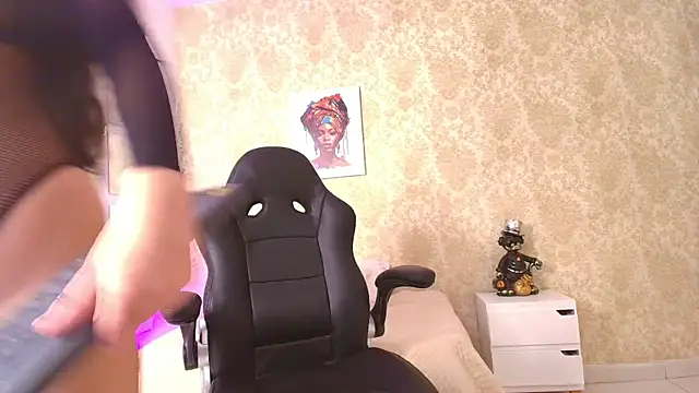 Snapshot of nahomi_blaze56 chatting on 12-18-25, 07:20 nahomi blaze56 online show from 12-18-25, 07:20