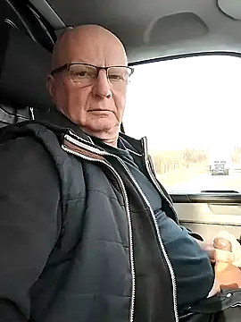 Snapshot of Zeigegeilehure chatting on 11-24-25, 10:48 Zeigegeilehure online show from 11-24-25, 10:48