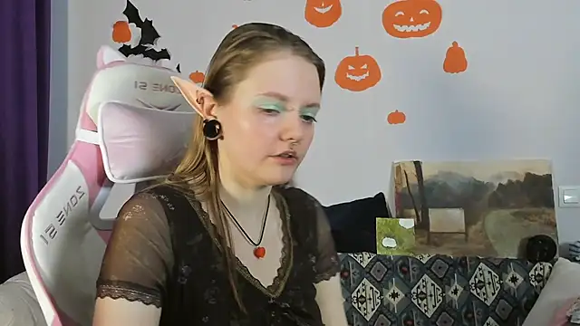 WonderConnie1 online show from 10-31-25, 10:16