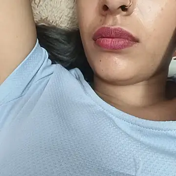 Snapshot of DesiSimran09 chatting on 10-31-25, 05:14 DesiSimran09 online show from 10-31-25, 05:14