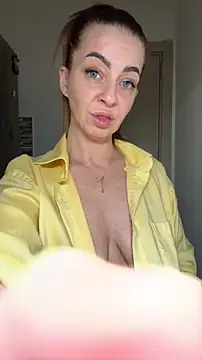 Roxanne Skye online show from 12-05-25, 03:41