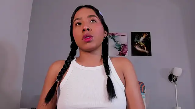 SophieW1 online show from 11-14-25, 12:15