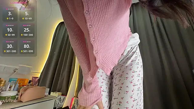 Snapshot of liuli_flower chatting on 05-17-26, 09:44 liuli flower online show from 05-17-26, 09:44