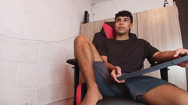 Snapshot of CHR58_ chatting on 02-17-26, 09:32 CHR58 online show from 02-17-26, 09:32