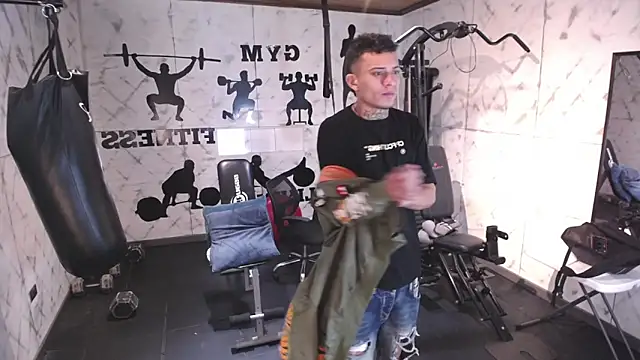 MrJustin  online show from 09-19-25, 03:45