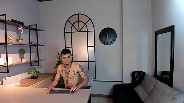 MrJustin  online show from 10-20-25, 08:09