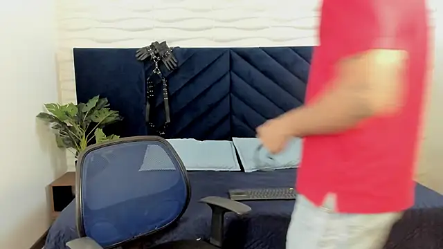 MrJustin  online show from 10-30-25, 09:04