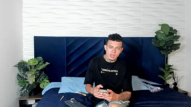 MrJustin  online show from 11-27-25, 07:49