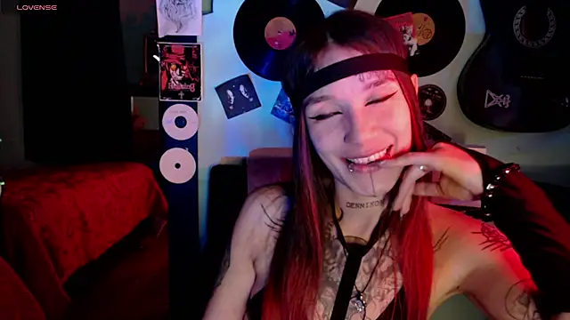 Snapshot of lilithword chatting on 10-12-25, 07:13 lilithword online show from 10-12-25, 07:13