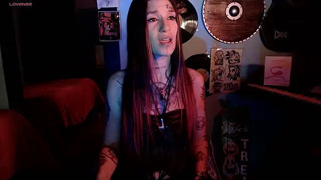 Snapshot of lilithword chatting on 12-20-25, 01:12 lilithword online show from 12-20-25, 01:12