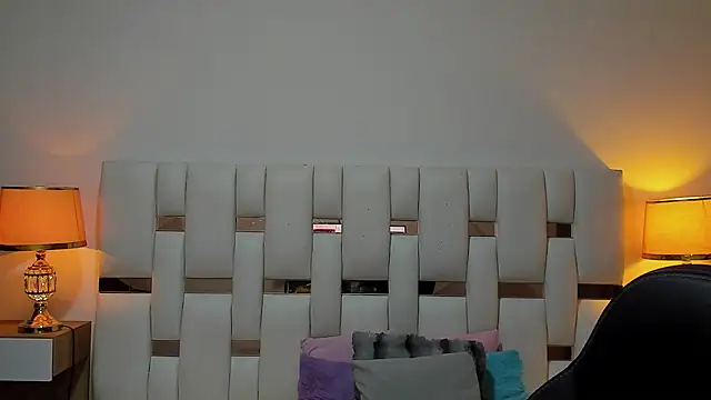 iamCharlotte19 online show from 07-10-26, 08:00