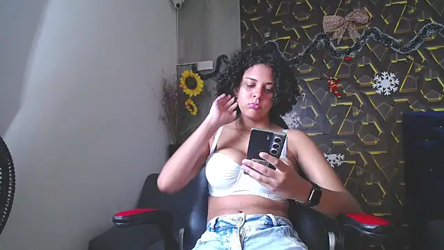 Snapshot of miss_leidy_ chatting on 01-13-26, 05:57 miss leidy online show from 01-13-26, 05:57