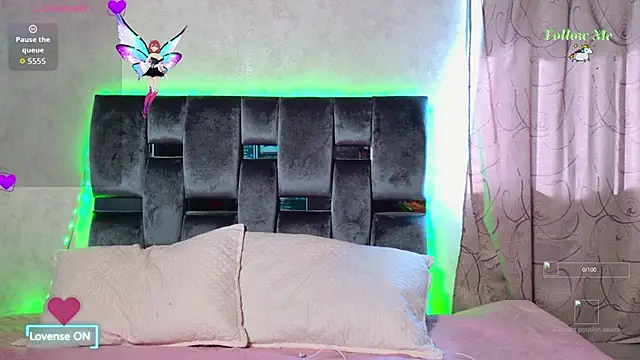 Luna sophya online show from 10-19-25, 07:36