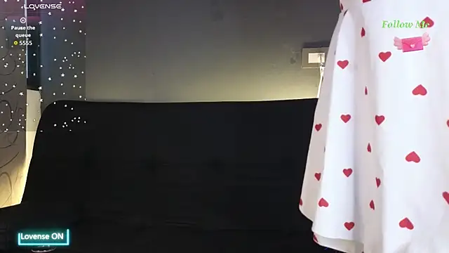 Luna sophya online show from 11-18-25, 08:02