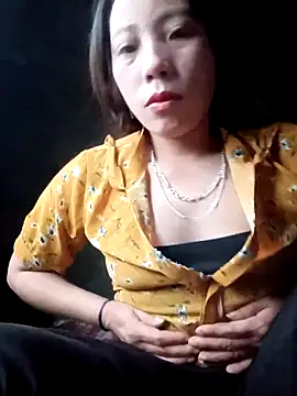 Snapshot of Phuong_xxx chatting on 12-14-25, 12:16 Phuong xxx online show from 12-14-25, 12:16